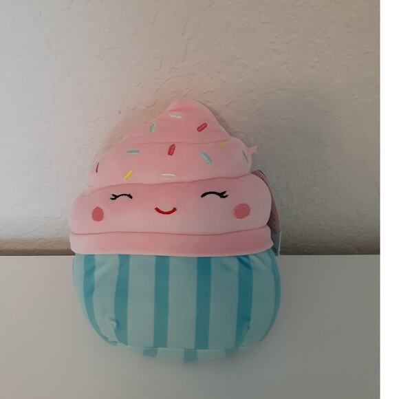 Squishmallows Diedre the Cupcake Pink Blue NEW Approx 7" - Picture 1 of 4